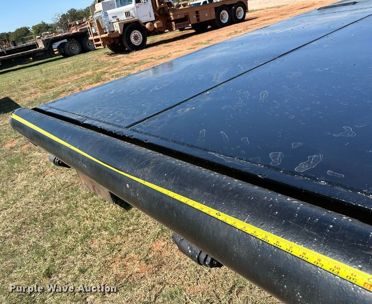 image for item NQ9340 2013 Wade Services  oilfield trailer