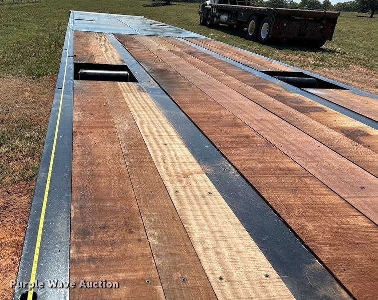 image for item NQ9340 2013 Wade Services  oilfield trailer