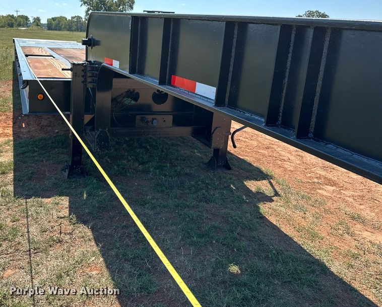 image for item NQ9340 2013 Wade Services  oilfield trailer