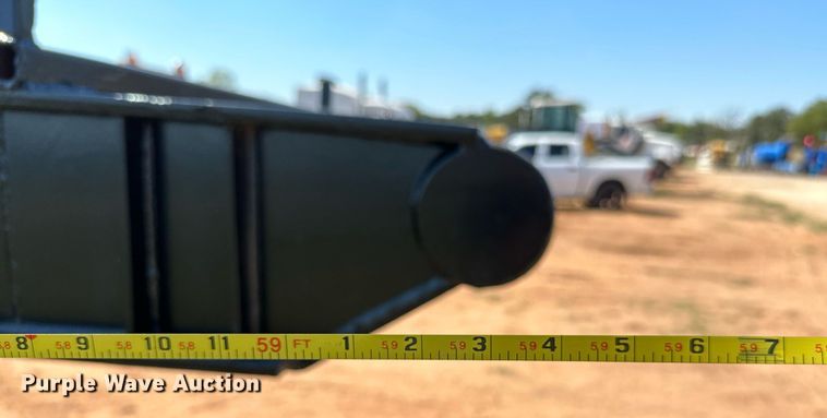 image for item NQ9340 2013 Wade Services  oilfield trailer