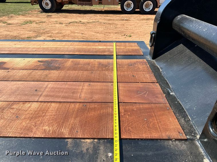 image for item NQ9340 2013 Wade Services  oilfield trailer