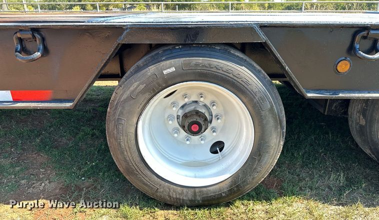 image for item NQ9340 2013 Wade Services  oilfield trailer