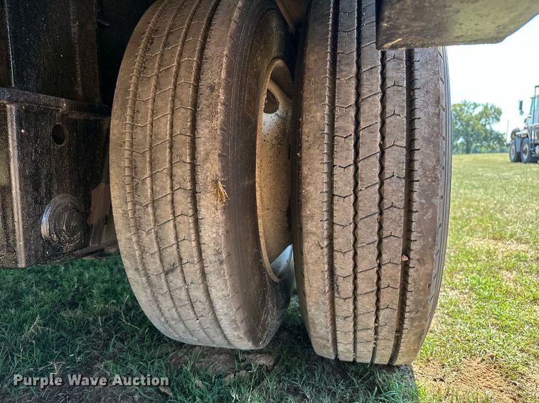 image for item NQ9340 2013 Wade Services  oilfield trailer