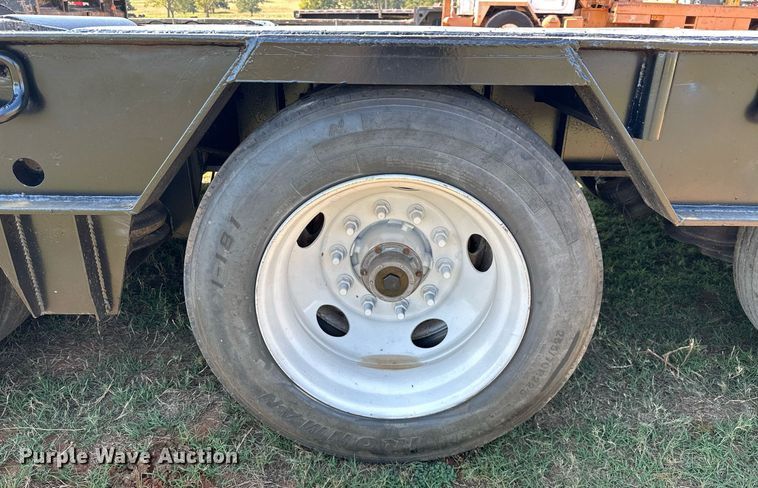 image for item NQ9340 2013 Wade Services  oilfield trailer