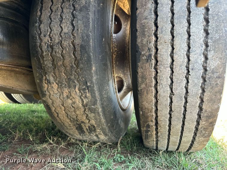 image for item NQ9340 2013 Wade Services  oilfield trailer