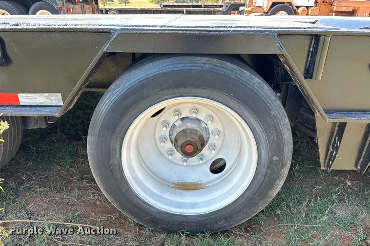 image for item NQ9340 2013 Wade Services  oilfield trailer