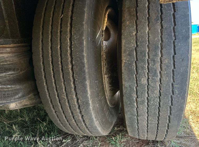 image for item NQ9340 2013 Wade Services  oilfield trailer