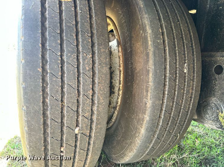 image for item NQ9340 2013 Wade Services  oilfield trailer