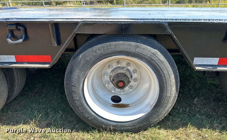 image for item NQ9340 2013 Wade Services  oilfield trailer