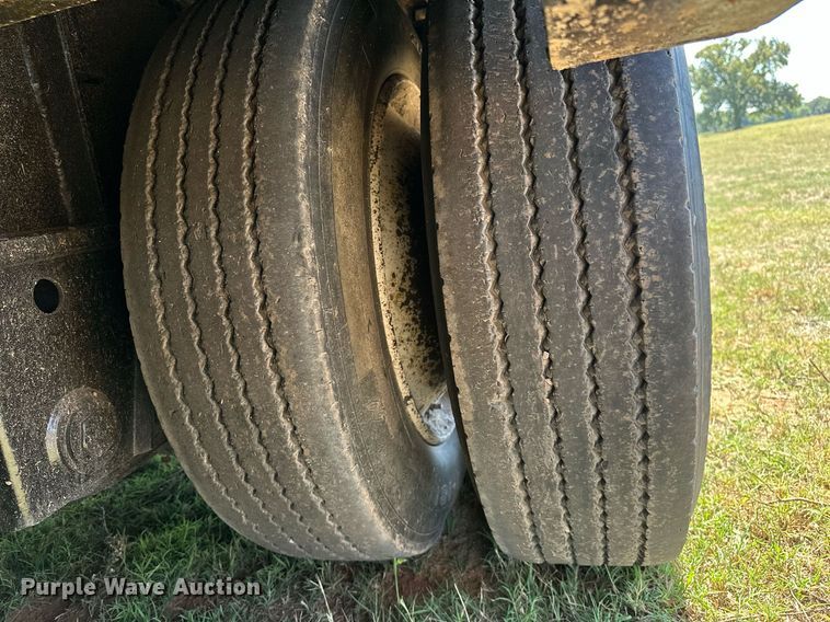 image for item NQ9340 2013 Wade Services  oilfield trailer