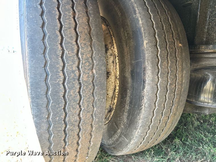 image for item NQ9340 2013 Wade Services  oilfield trailer