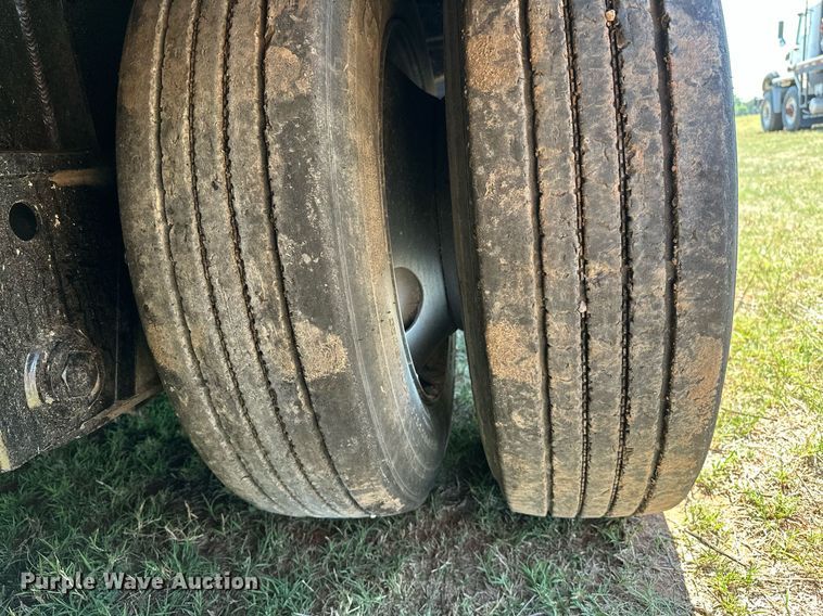 image for item NQ9340 2013 Wade Services  oilfield trailer