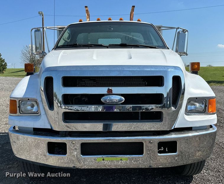 image for item NQ9353 2007 Ford F650 Super Duty  flatbed truck