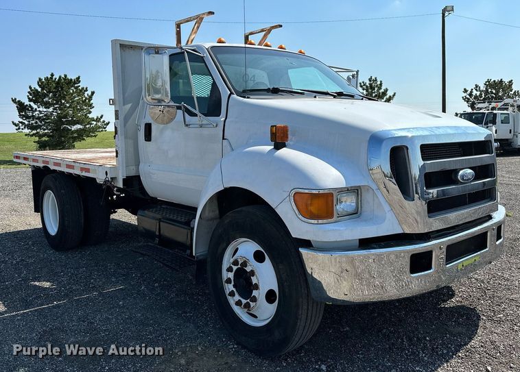 image for item NQ9353 2007 Ford F650 Super Duty  flatbed truck