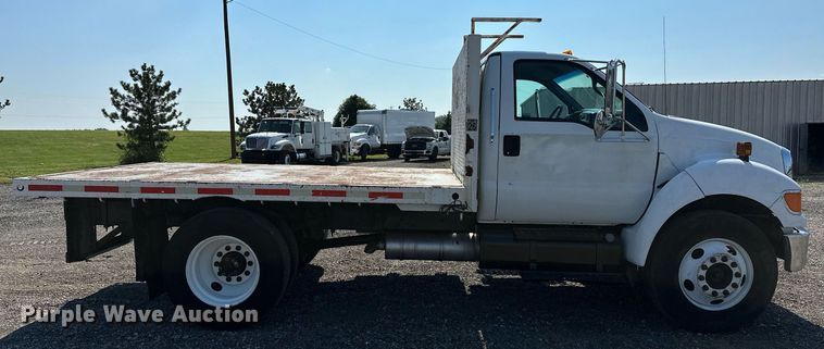 image for item NQ9353 2007 Ford F650 Super Duty  flatbed truck