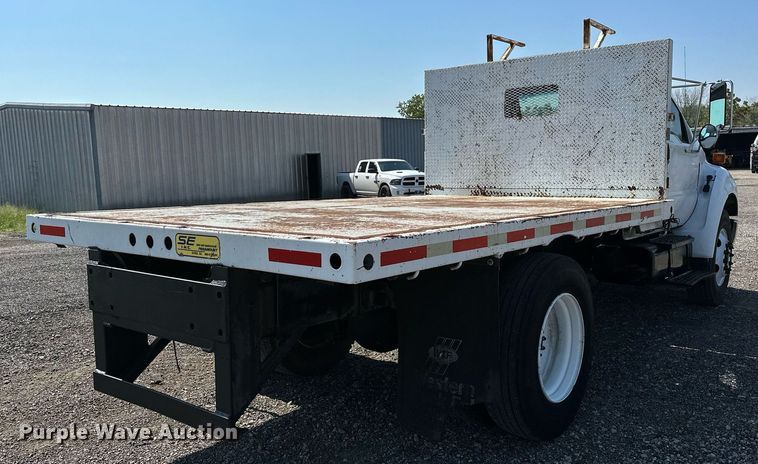 image for item NQ9353 2007 Ford F650 Super Duty  flatbed truck
