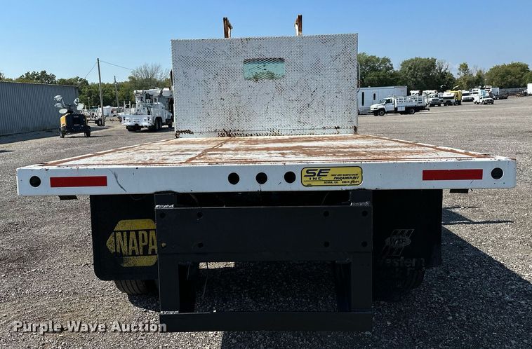 image for item NQ9353 2007 Ford F650 Super Duty  flatbed truck