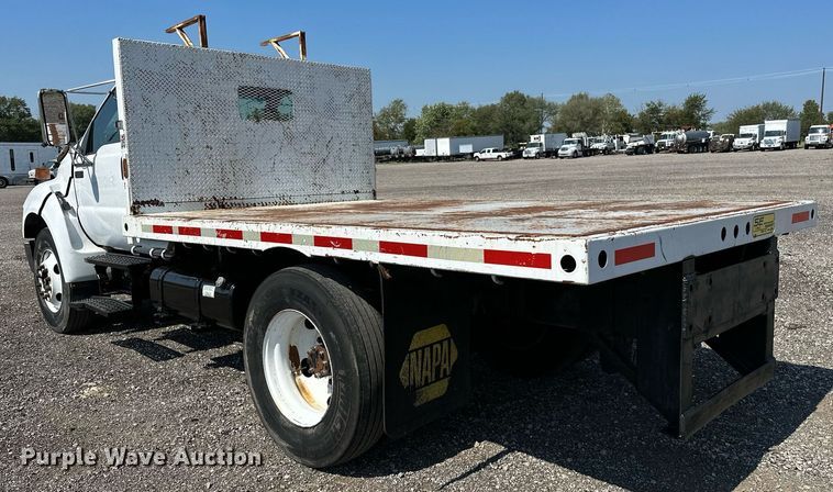 image for item NQ9353 2007 Ford F650 Super Duty  flatbed truck