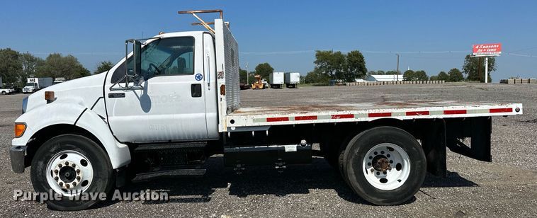 image for item NQ9353 2007 Ford F650 Super Duty  flatbed truck