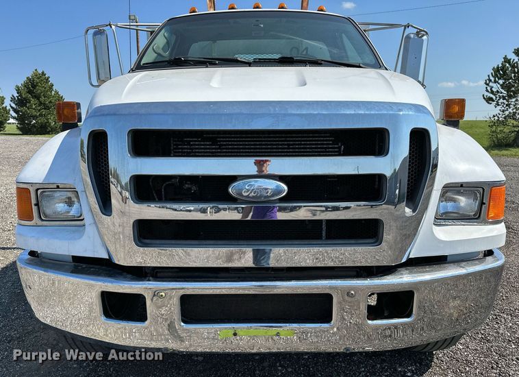 image for item NQ9353 2007 Ford F650 Super Duty  flatbed truck