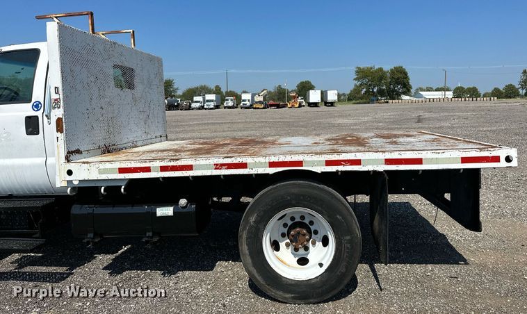 image for item NQ9353 2007 Ford F650 Super Duty  flatbed truck