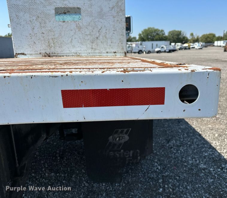image for item NQ9353 2007 Ford F650 Super Duty  flatbed truck