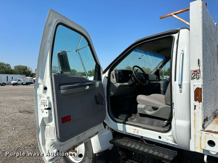 image for item NQ9353 2007 Ford F650 Super Duty  flatbed truck