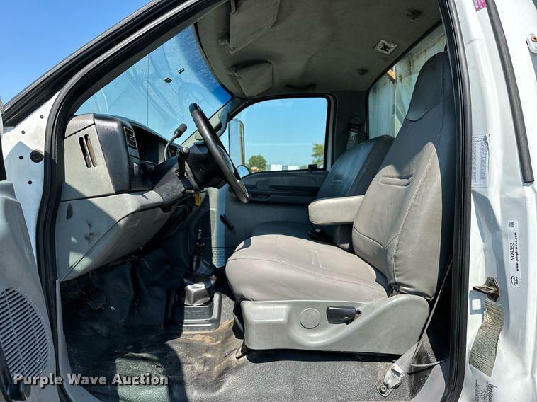 image for item NQ9353 2007 Ford F650 Super Duty  flatbed truck