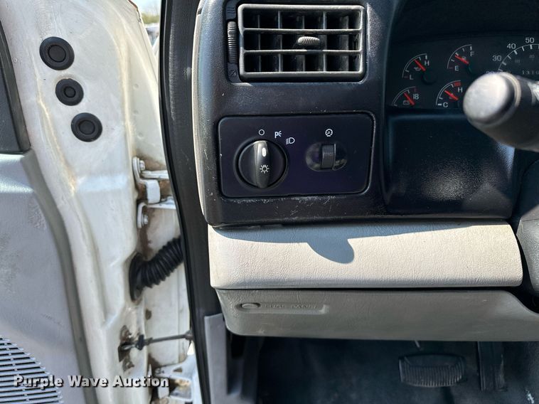 image for item NQ9353 2007 Ford F650 Super Duty  flatbed truck