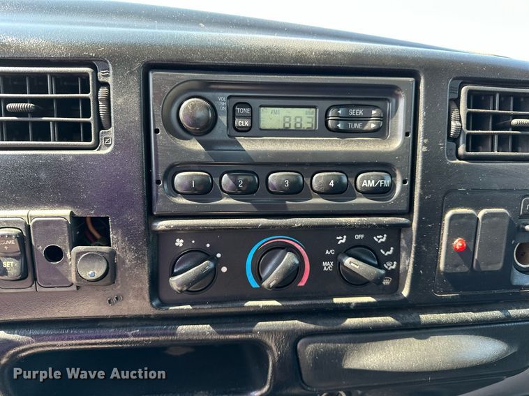 image for item NQ9353 2007 Ford F650 Super Duty  flatbed truck