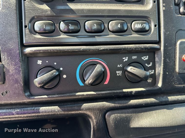 image for item NQ9353 2007 Ford F650 Super Duty  flatbed truck