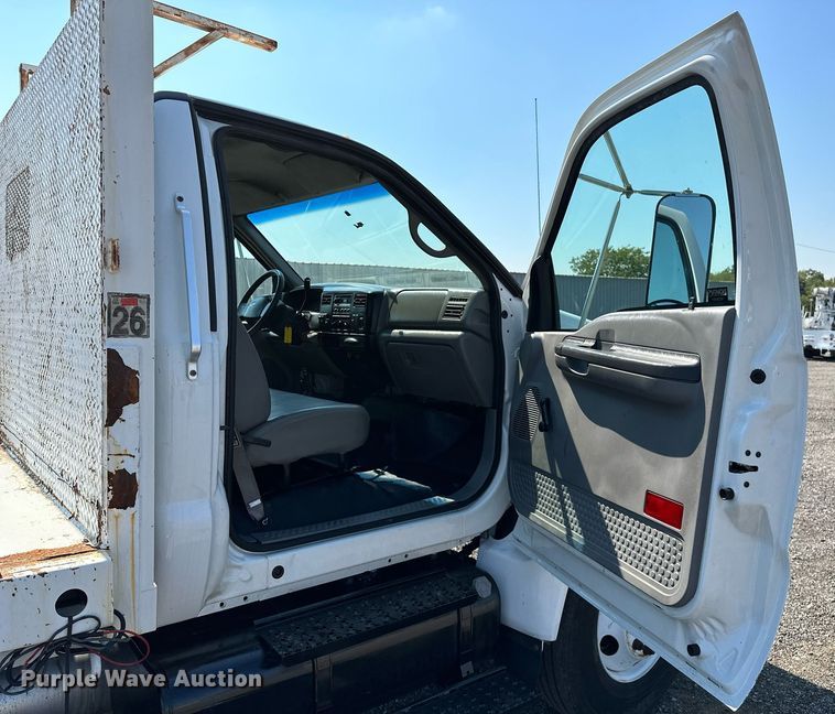 image for item NQ9353 2007 Ford F650 Super Duty  flatbed truck