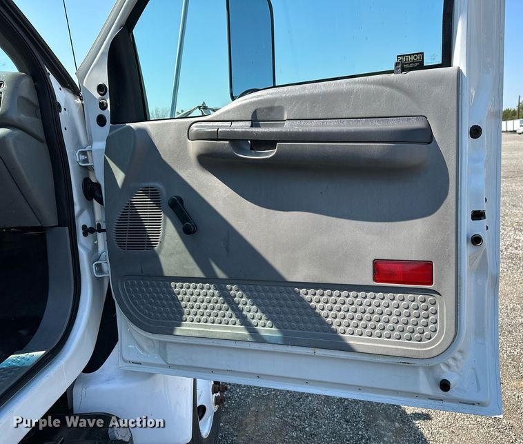 image for item NQ9353 2007 Ford F650 Super Duty  flatbed truck