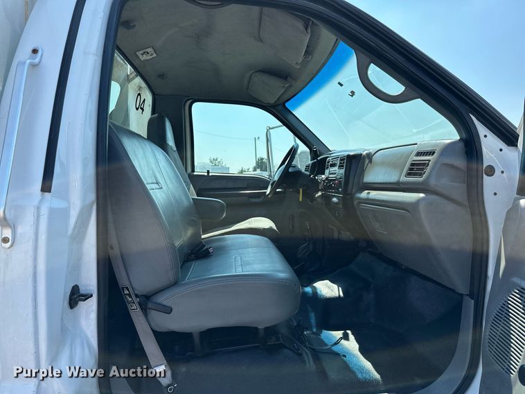 image for item NQ9353 2007 Ford F650 Super Duty  flatbed truck