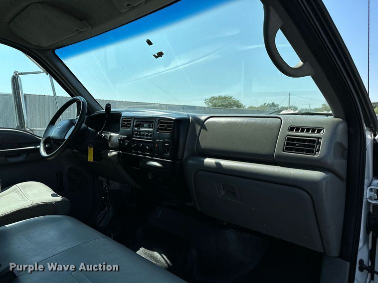 image for item NQ9353 2007 Ford F650 Super Duty  flatbed truck