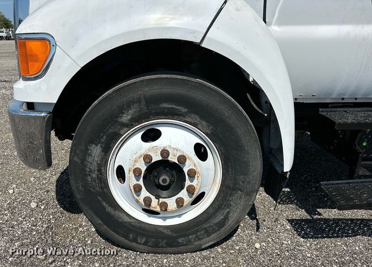 image for item NQ9353 2007 Ford F650 Super Duty  flatbed truck