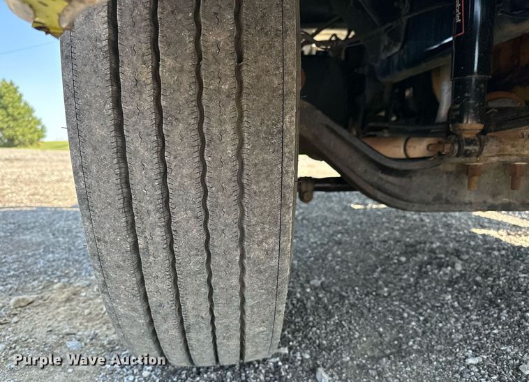 image for item NQ9353 2007 Ford F650 Super Duty  flatbed truck