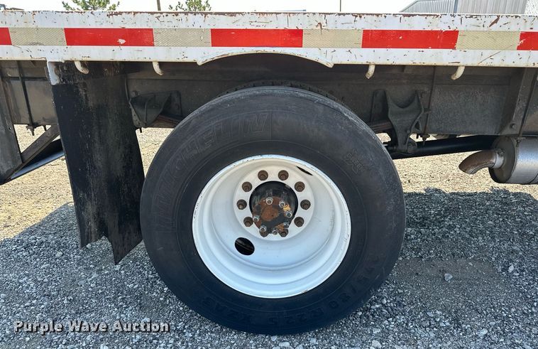 image for item NQ9353 2007 Ford F650 Super Duty  flatbed truck