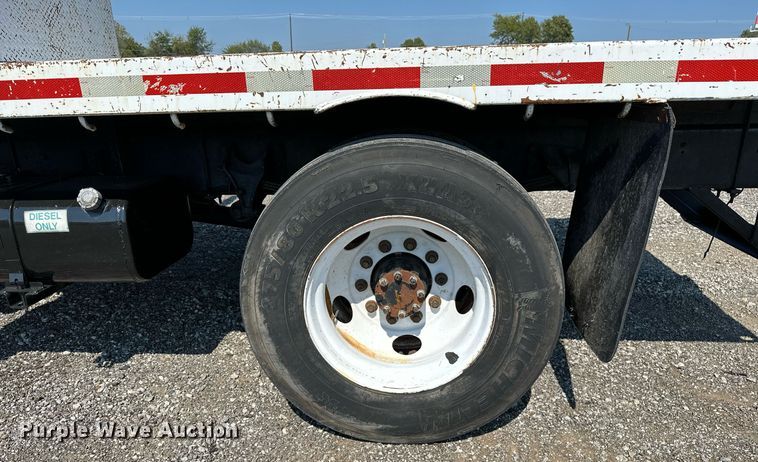 image for item NQ9353 2007 Ford F650 Super Duty  flatbed truck