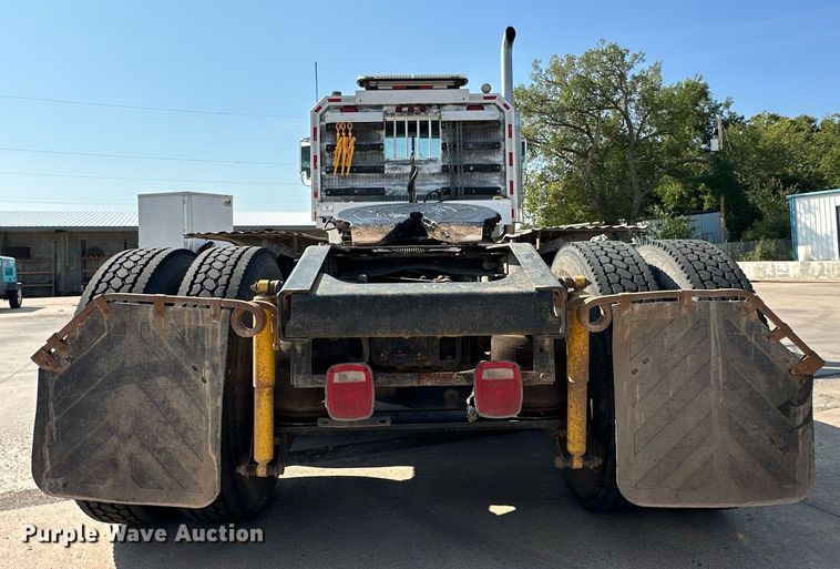 image for item NQ9362 2006 Mack CHN613  semi truck