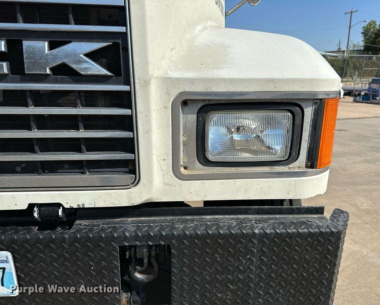 image for item NQ9362 2006 Mack CHN613  semi truck