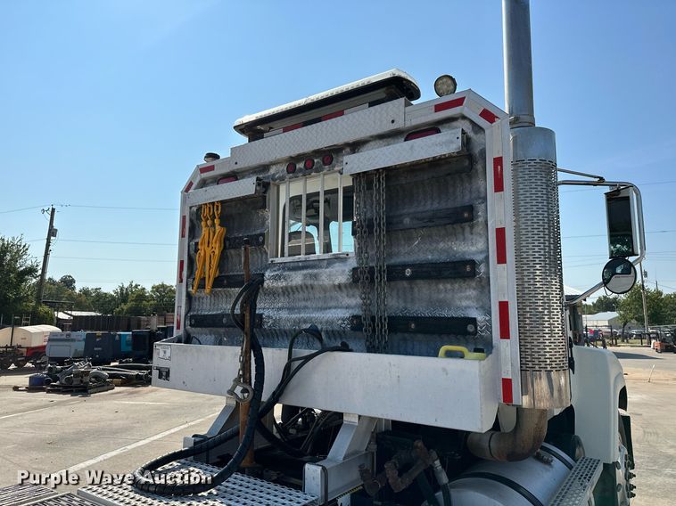 image for item NQ9362 2006 Mack CHN613  semi truck