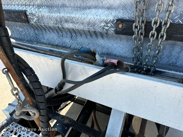 image for item NQ9362 2006 Mack CHN613  semi truck