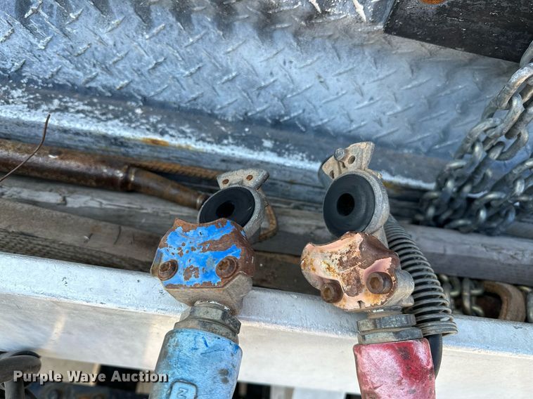 image for item NQ9362 2006 Mack CHN613  semi truck