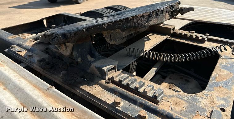 image for item NQ9362 2006 Mack CHN613  semi truck