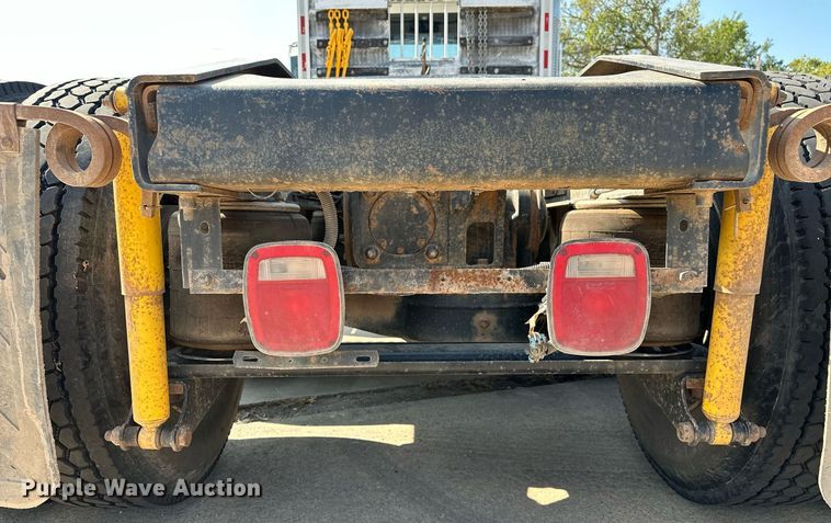 image for item NQ9362 2006 Mack CHN613  semi truck