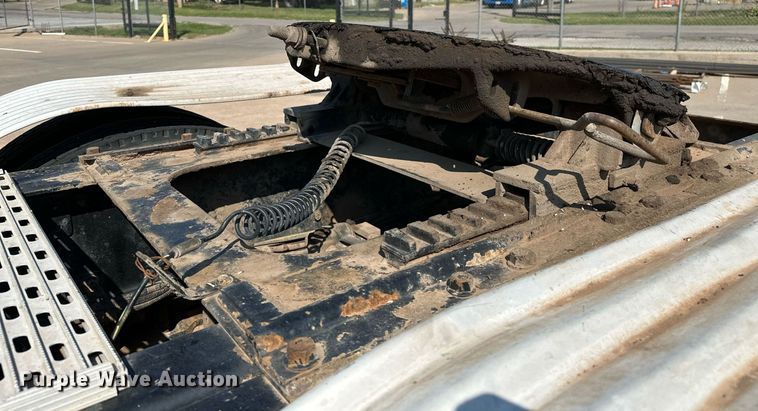 image for item NQ9362 2006 Mack CHN613  semi truck