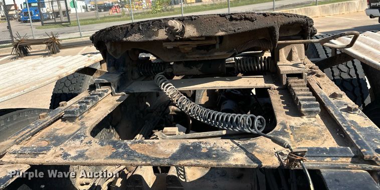 image for item NQ9362 2006 Mack CHN613  semi truck