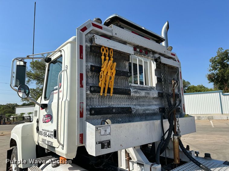 image for item NQ9362 2006 Mack CHN613  semi truck