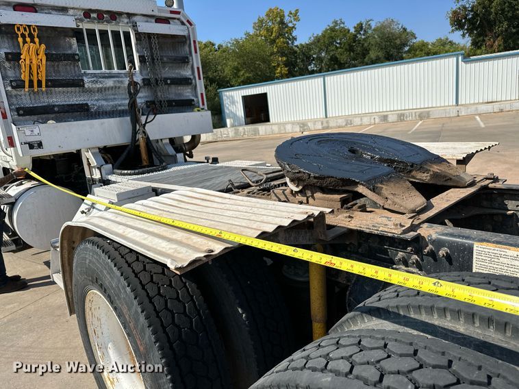 image for item NQ9362 2006 Mack CHN613  semi truck